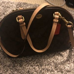 EUC COACH zip closure traditional shoulder bag